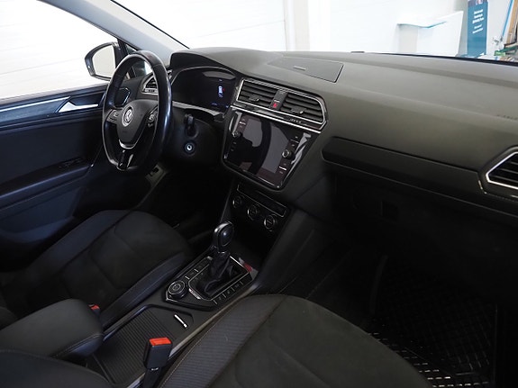 Volkswagen Tiguan 12 of 24