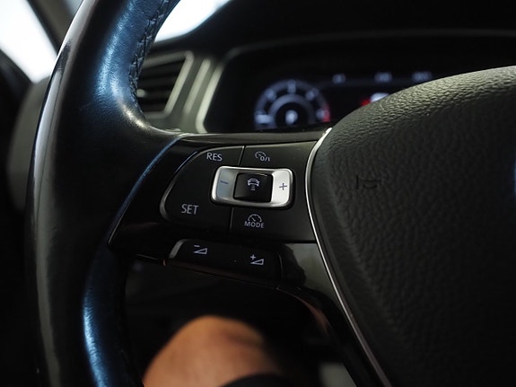 Volkswagen Tiguan 18 of 24