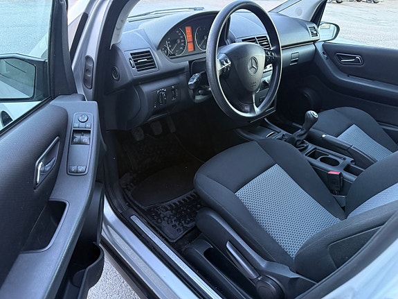 Mercedes-Benz A170 7 of 9