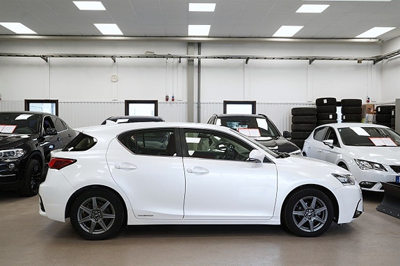 Lexus CT200h 6 of 24