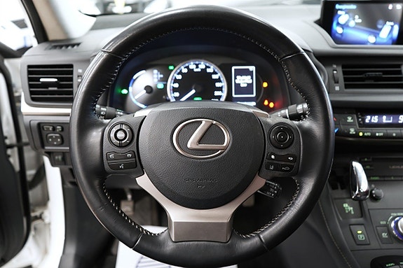 Lexus CT200h 17 of 24