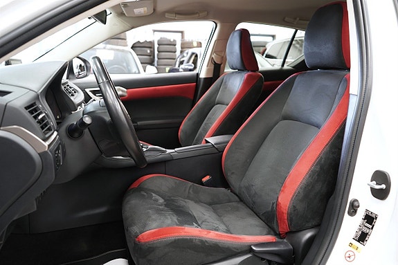 Lexus CT200h 16 of 24