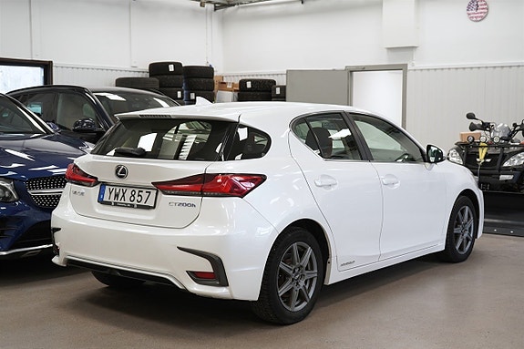 Lexus CT200h 5 of 24