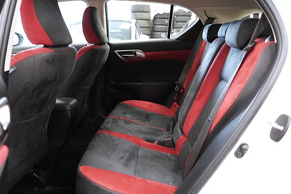 Lexus CT200h 10 of 24