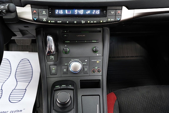 Lexus CT200h 18 of 24
