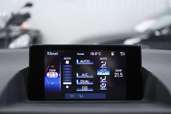 Lexus CT200h 22 of 24