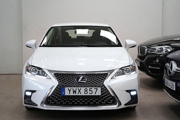 Lexus CT200h 8 of 24