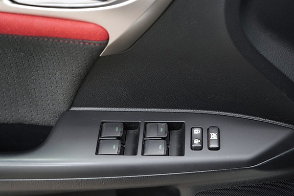 Lexus CT200h 15 of 24
