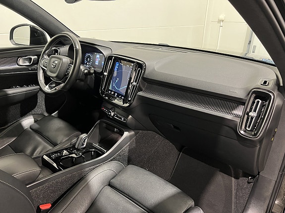 Volvo XC40 15 of 28