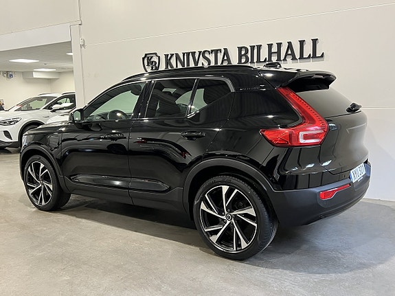Volvo XC40 2 of 5