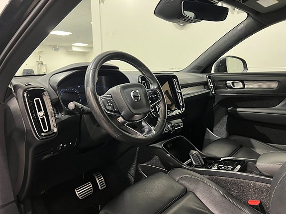Volvo XC40 6 of 28