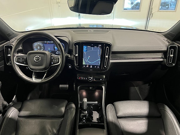 Volvo XC40 16 of 28