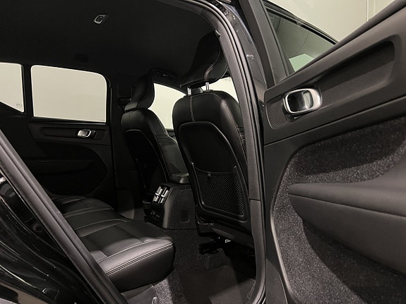 Volvo XC40 10 of 28