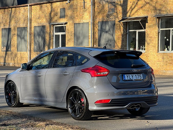Ford Focus 11 of 26