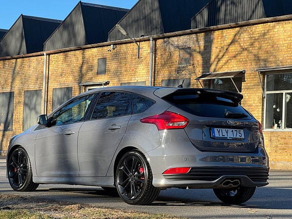 Ford Focus 10 of 26