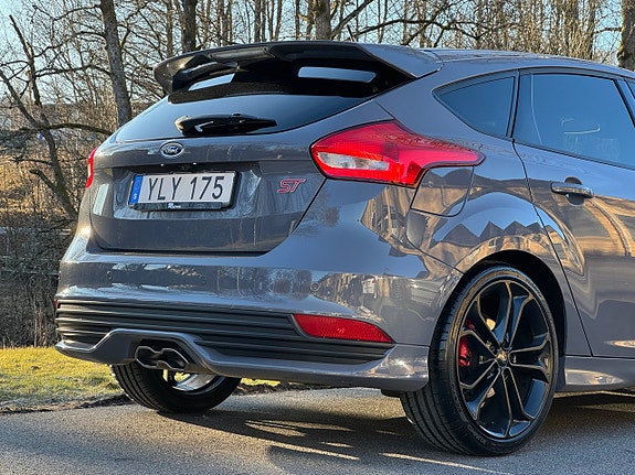 Ford Focus 8 of 26