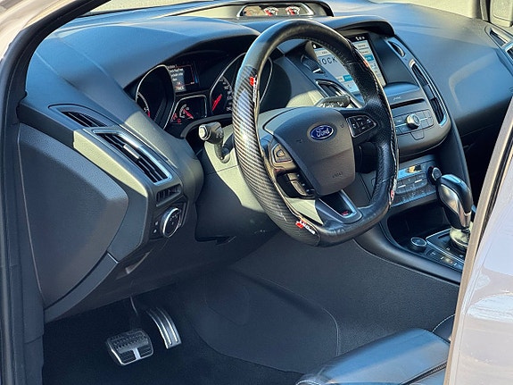 Ford Focus 17 of 26