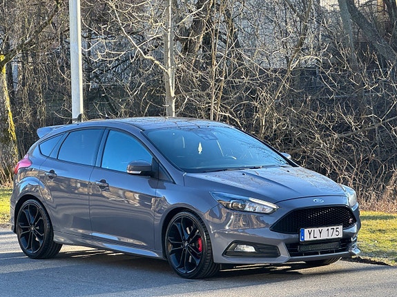 Ford Focus 3 of 5