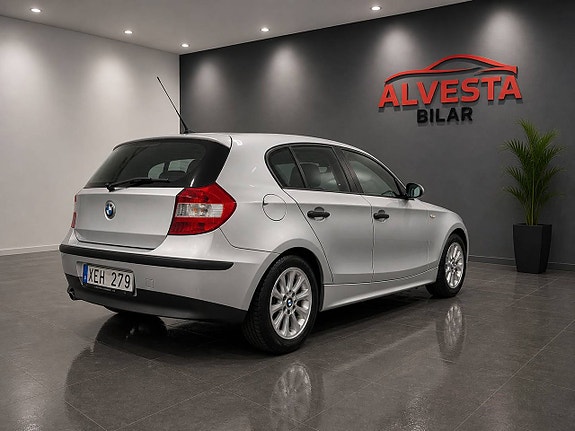 BMW 116i 4 of 5