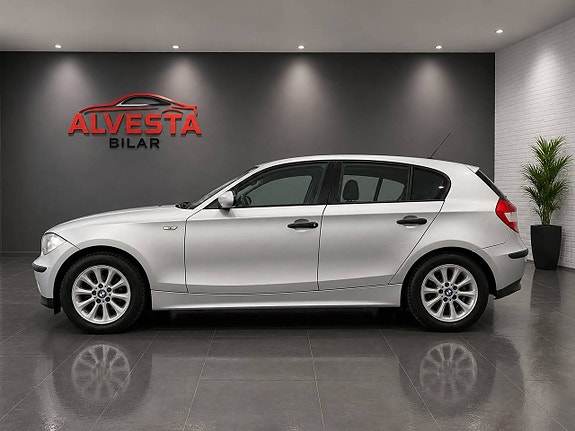 BMW 116i 2 of 5