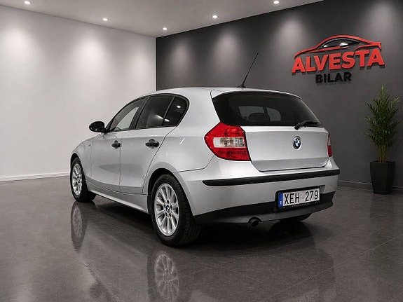 BMW 116i 3 of 5