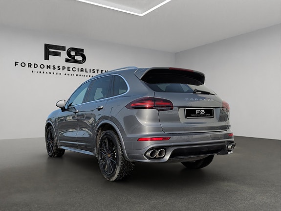 Porsche Cayenne S 8 of 30