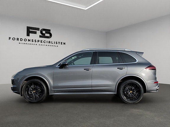 Porsche Cayenne S 9 of 30