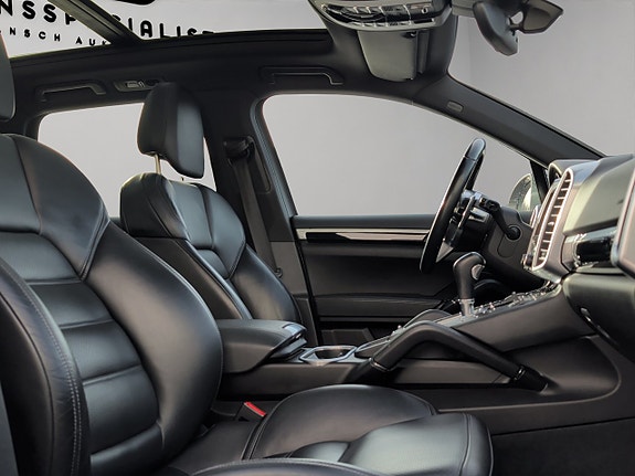 Porsche Cayenne S 14 of 30