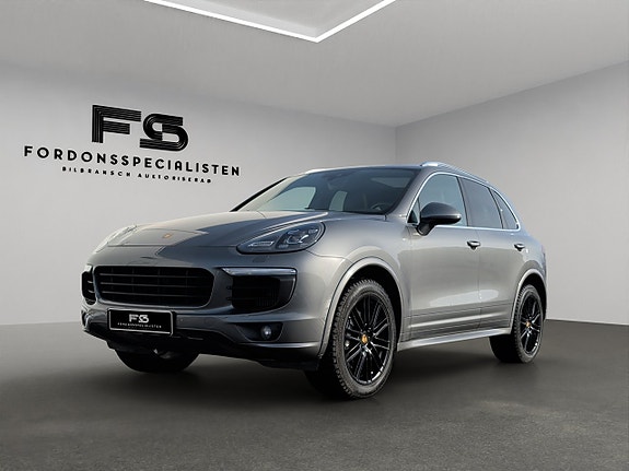 Porsche Cayenne S 10 of 30