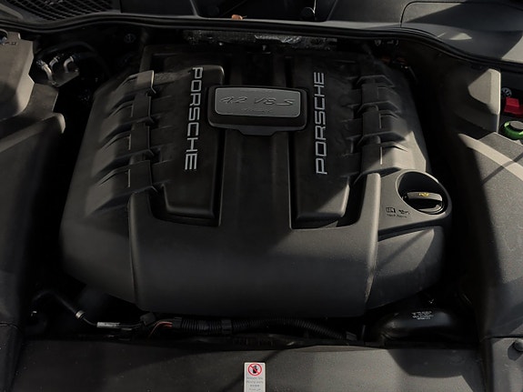 Porsche Cayenne S 13 of 30