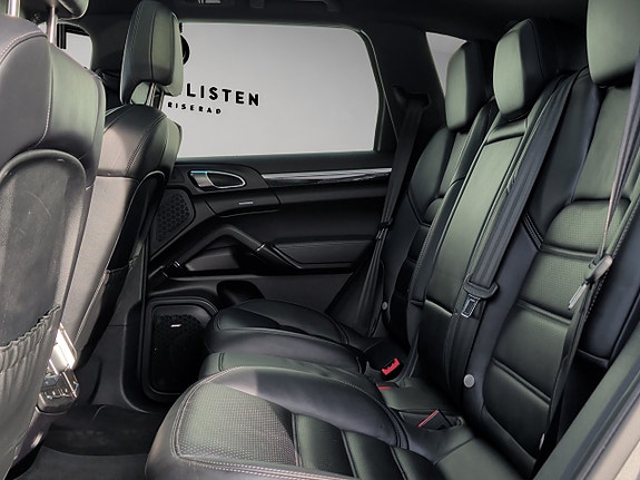 Porsche Cayenne S 18 of 30