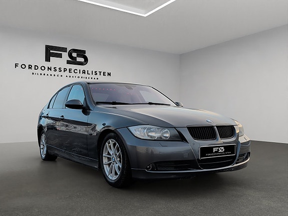 BMW 325i Sedan Advantage, Comfort A-traktor