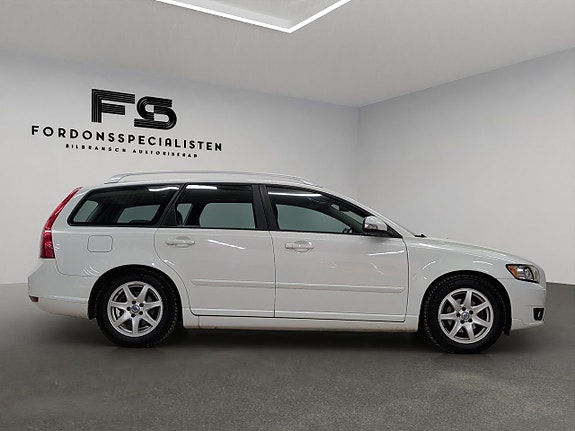 Volvo V50 2 of 5