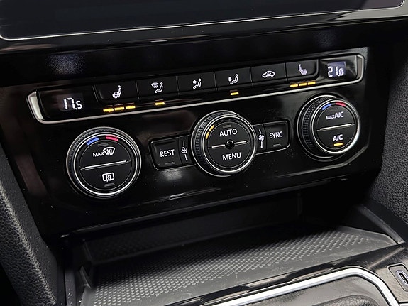 Volkswagen Passat Alltrack 24 of 27