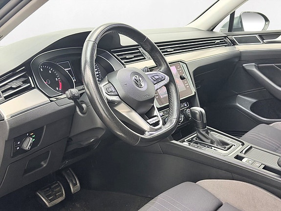 Volkswagen Passat Alltrack 12 of 27