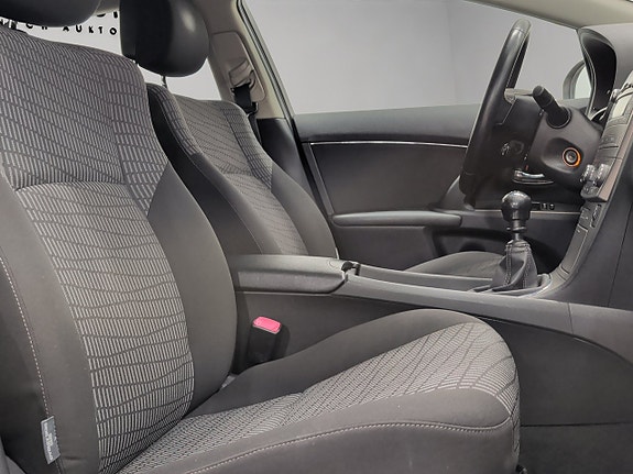 Toyota Avensis 14 of 30