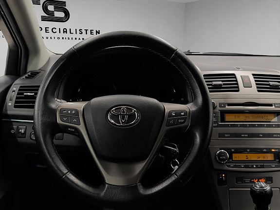 Toyota Avensis 21 of 30
