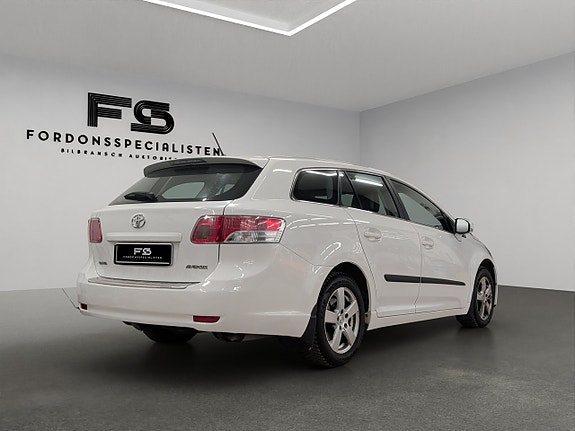 Toyota Avensis 3 of 5