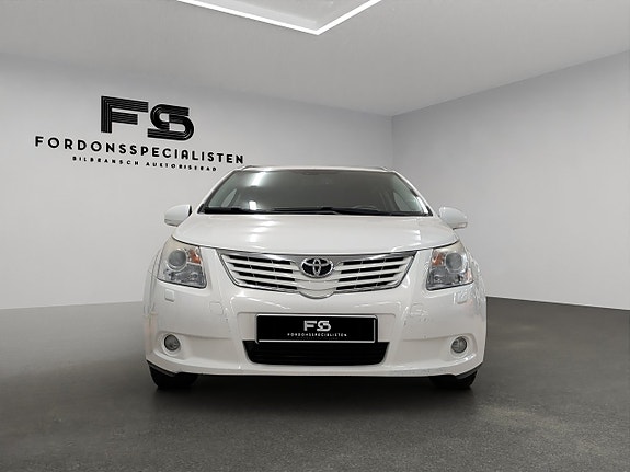 Toyota Avensis 10 of 30