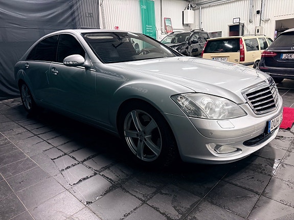 Mercedes-Benz S320 8 of 11
