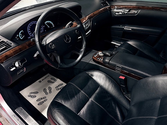 Mercedes-Benz S320 10 of 11