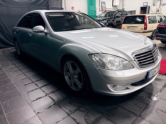 Mercedes-Benz S320 6 of 11