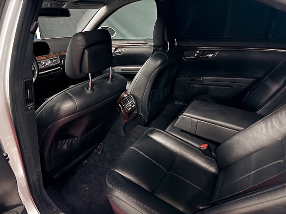 Mercedes-Benz S320 11 of 11