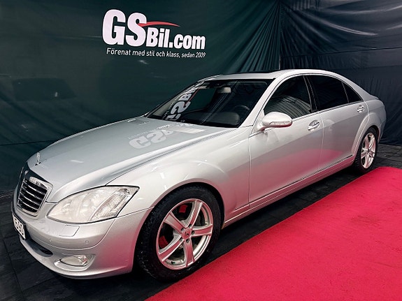 Mercedes-Benz S320 4 of 5