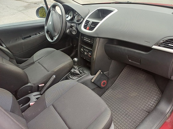 Peugeot 207 10 of 19