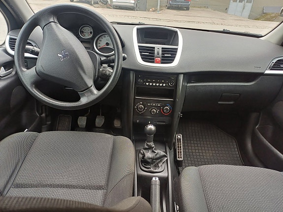 Peugeot 207 16 of 19