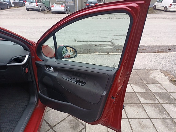 Peugeot 207 15 of 19