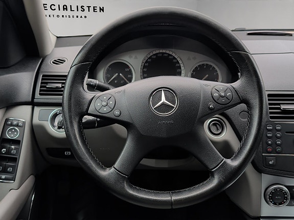 Mercedes-Benz C200 19 of 30