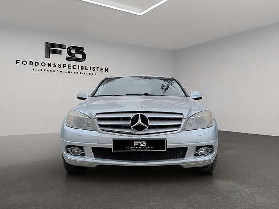 Mercedes-Benz C200 10 of 30
