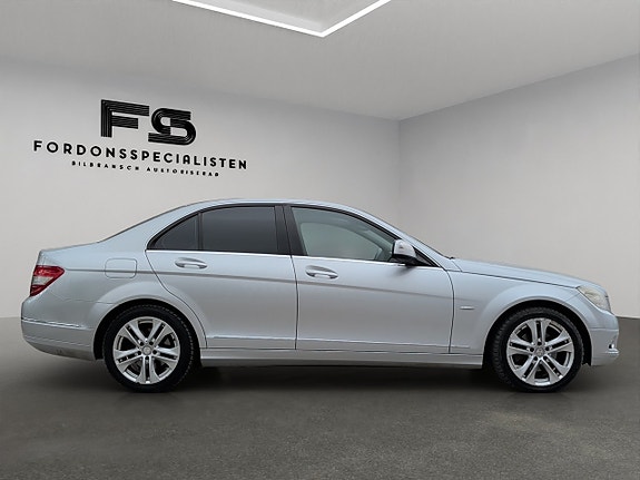 Mercedes-Benz C200 2 of 5
